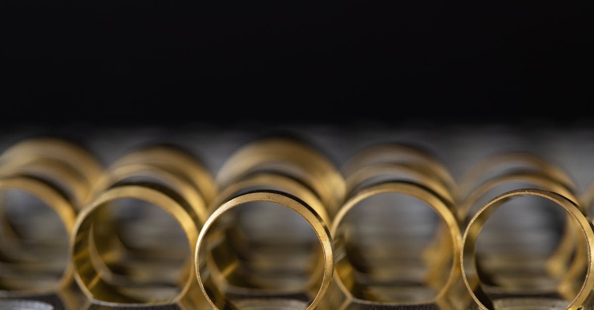 Lingots d'or empilés avec un graphique boursier en arrière-plan