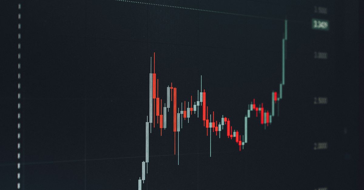 Graphique boursier montrant une tendance haussière avec un fond sombre
