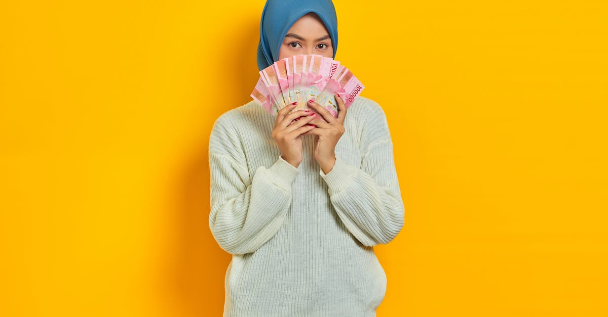 Carte stylisée de l'Indonésie avec des flèches financières symbolisant la volatilité et la stabilisation du Rupiah.