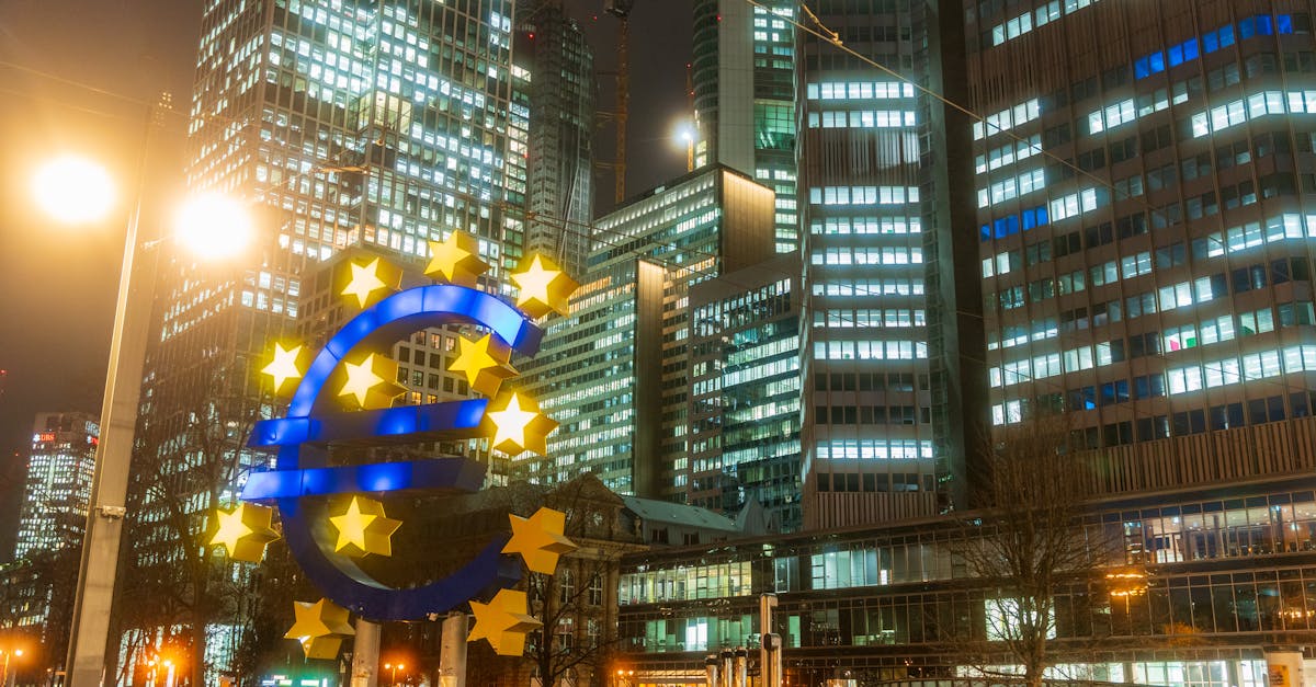 Symbole euro stylisé avec des graphiques de tendance montante et descendante